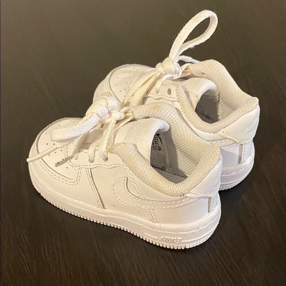 Nike Kids All-White Sneakers Size 4C - Picture 3 of 6